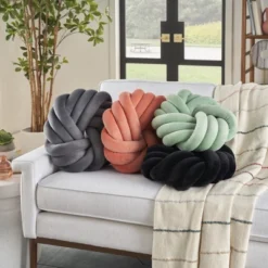 Mina Victory Sofia Infinite Knot 16" X 16" Indoor Throw Pillow 13 Mina Victory Sofia Infinite Knot 16" X 16" Indoor Throw Pillow -Home Decoration GUEST 47bf5c32 2d6d 4eb5 a43c 80af8d03d186