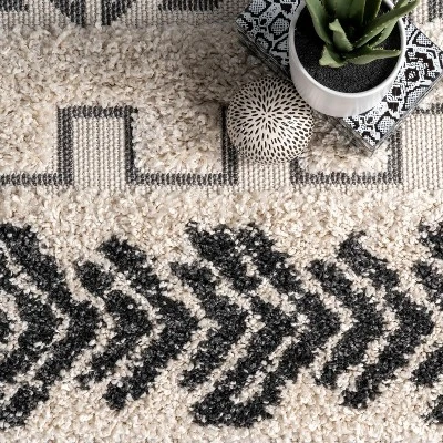 NuLOOM Zuri Shaggy Banded Area Rug 8 NuLOOM Zuri Shaggy Banded Area Rug - Image 6