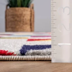 Takisha Triangle Area Rug White - NuLOOM -Home Decoration GUEST f330254b 2bf7 4a54 bc1b a9258de93dcf